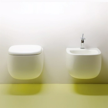 Toalett och bidé i Seed-serien i matt vit porslin
