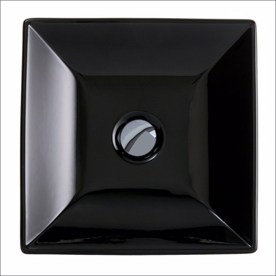 Liten svart tvättsäl i kvadratisk design med avrundade hörn