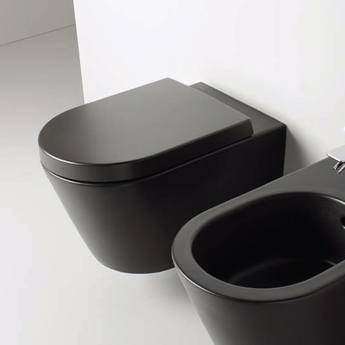 Vägghängd svart toalett Il i porslin med toalettsist med soft close